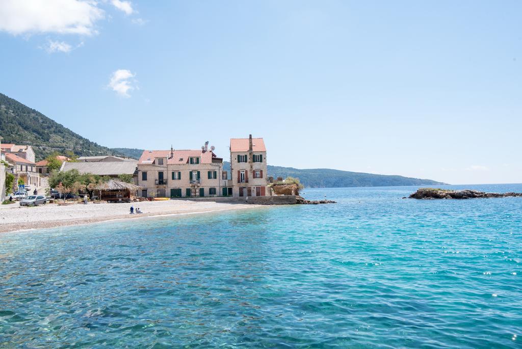 Apartments On The Beach Komiža Exterior foto