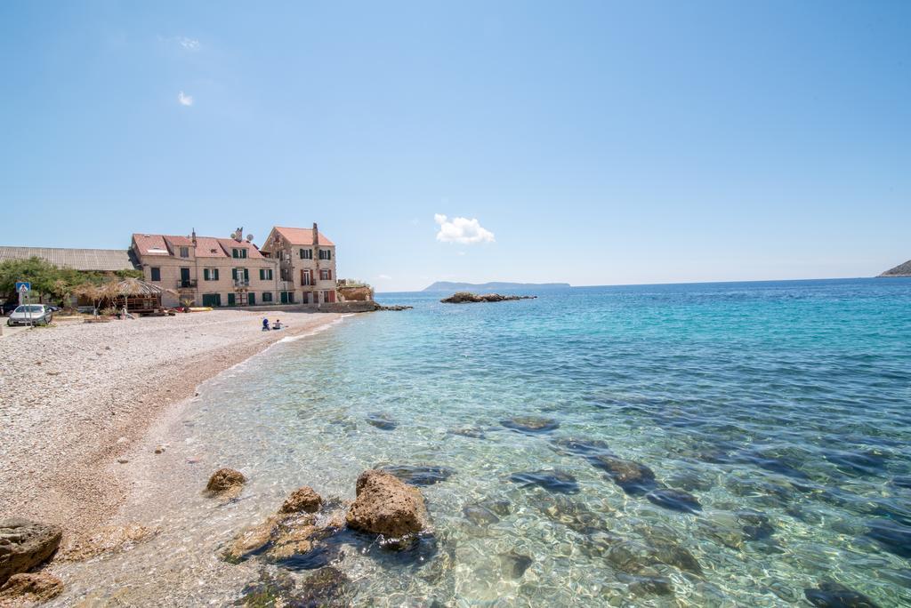 Apartments On The Beach Komiža Exterior foto